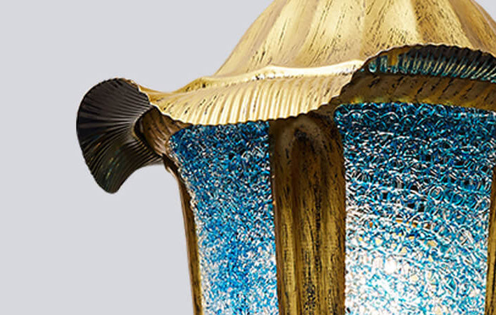 Böhmische marokkanische blaue Eisen-Wandleuchte mit 1 gebogenem Arm 