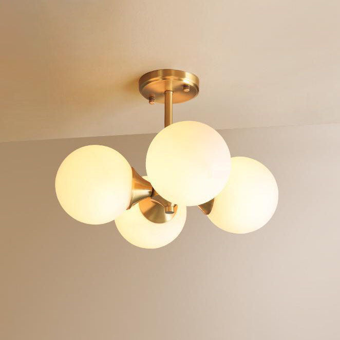 Lustre à 4 lumières avec cadre doré moderne de style mi-siècle et globe en verre pour salon 