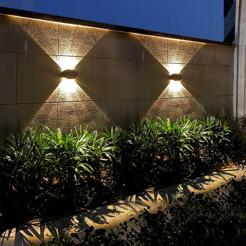 مصباح حائطي خارجي حديث مستدير من الزجاج المقسى المقاوم للماء يعمل بالطاقة الشمسية LED 