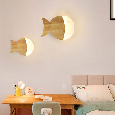 Nordische minimalistische Fisch-LED-Wandleuchte aus Eichenholz 