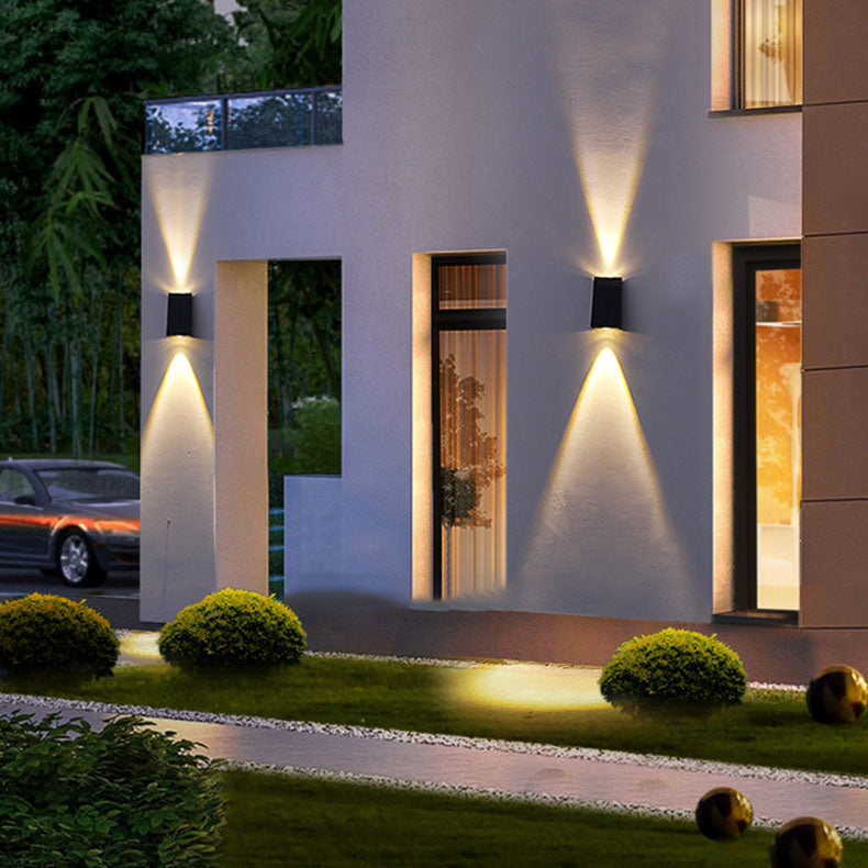 مصباح حائط LED مقاوم للماء مربع هندسي مشرق بالطاقة الشمسية البسيطة للاستخدام الخارجي 