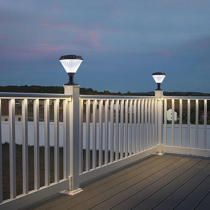 Moderne schwarze Solar-Säule aus Aluminiumguss mit Glas für den Außenbereich, wasserdicht 