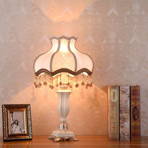 Lampe de table à 1 lumière en résine à pampilles en tissu de luxe européen 