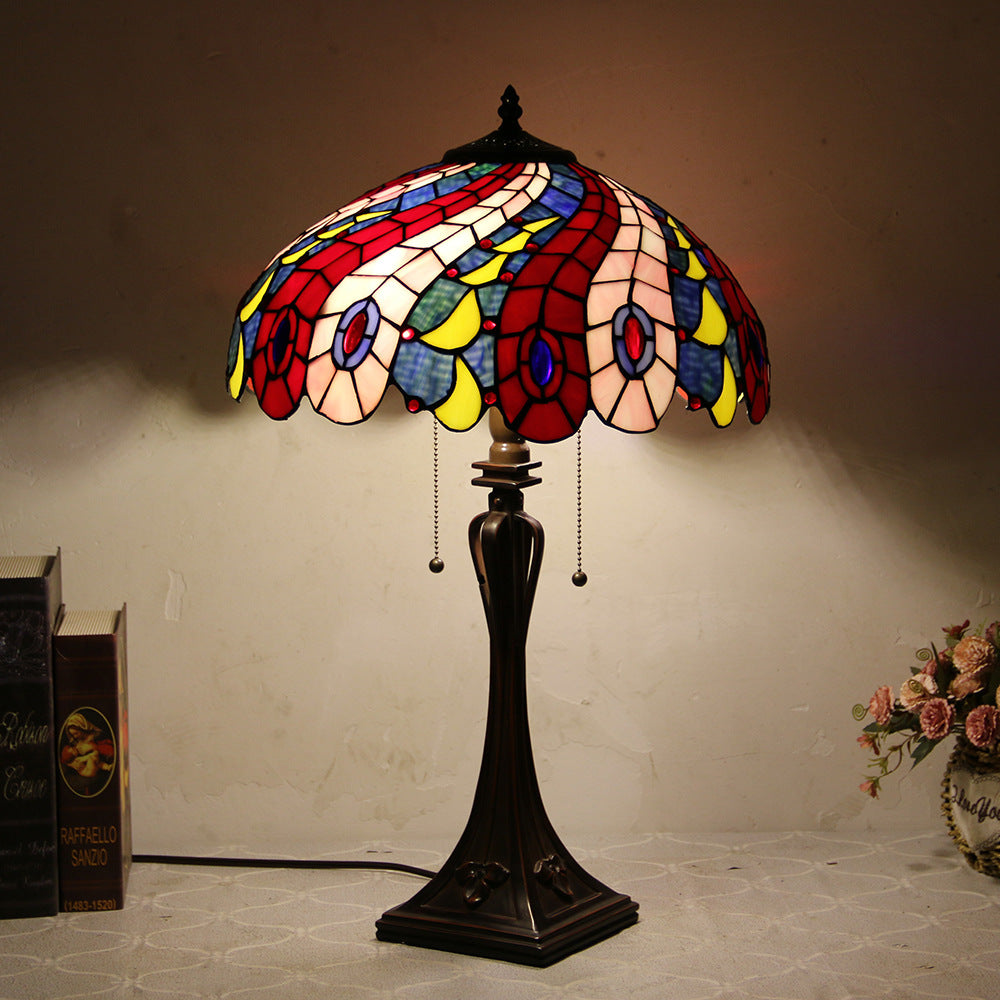Traditionelle 2-flammige Tiffany-Tischlampe aus Buntglas mit konischem Zugschalter für das Schlafzimmer 