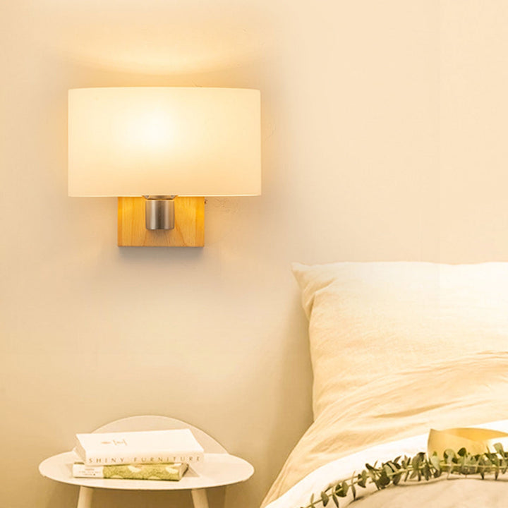 Nordische minimalistische Massivholz-Glas-Wandleuchte mit 1 Licht 