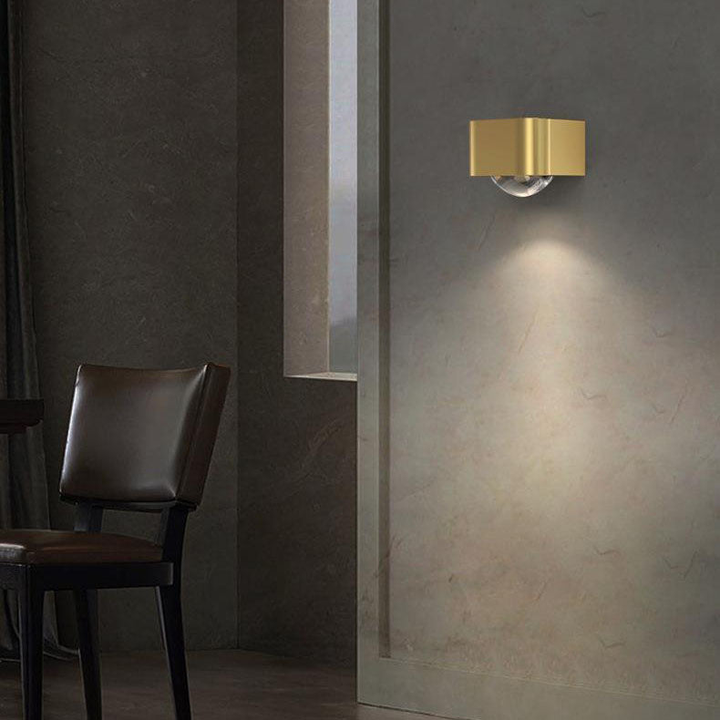 مصباح حائط LED مضيء لأعلى ولأسفل بتصميم مكعب مستطيل مستدير من النحاس العصري البسيط لغرفة النوم 