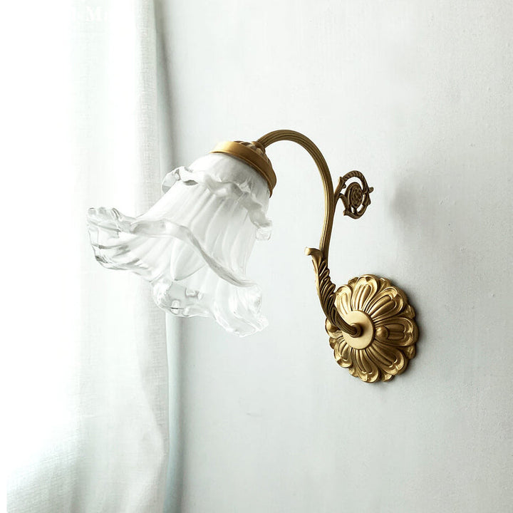 Aplique de pared de 1 luz con flor de vidrio y latón vintage francés 