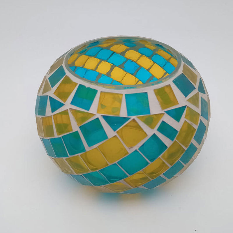 Lumière décorative extérieure LED avec design en spirale de motif de vitrail créatif solaire 