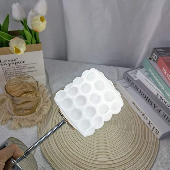 Nordische minimalistische LED-Lesetischlampe aus Glas und Metall 