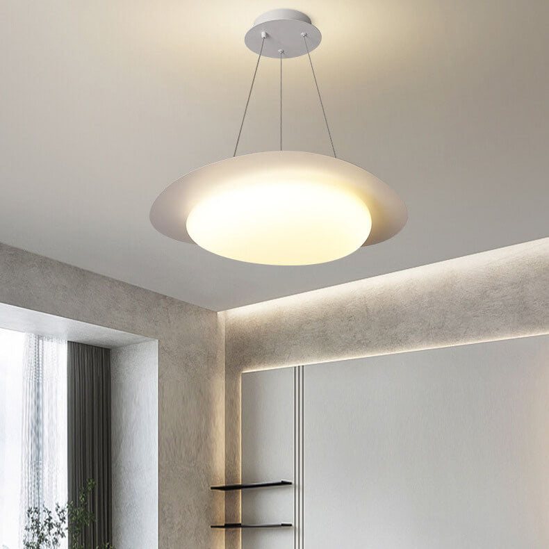 Moderne minimalistische weiße Kieselstein-Acryl-Eisen-LED-Pendelleuchte für das Wohnzimmer 