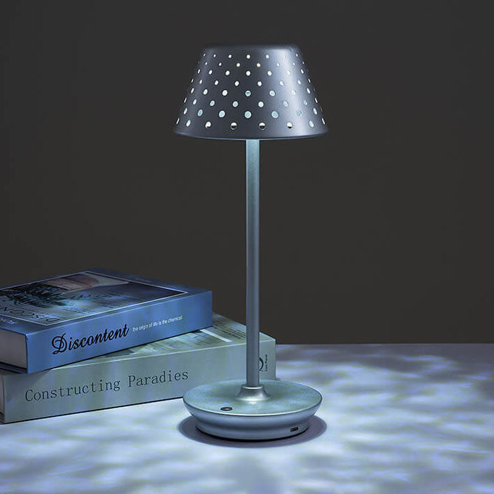 Lampe de table LED alimentée par USB en fer forgé perforé minimaliste moderne 