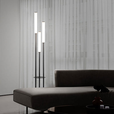 تصميم حديث بسيط لمصباح أرضي طويل بثلاثة أضواء LED 
