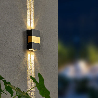 مصباح حائط خارجي مقاوم للماء بتصميم مستطيل حديث من الألومنيوم والزجاج مع إضاءة LED 