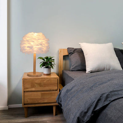 Lampe de table moderne et créative à 1 lumière en bois massif avec plumes décoratives 