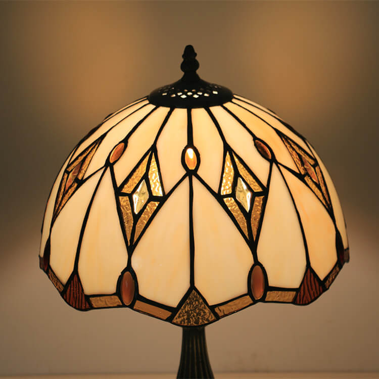 Traditionelle 1-flammige Tiffany-Tischlampe im Barockstil mit kuppelförmigem Schirm aus Buntglas und Gestell aus Zinklegierung für das Schlafzimmer 