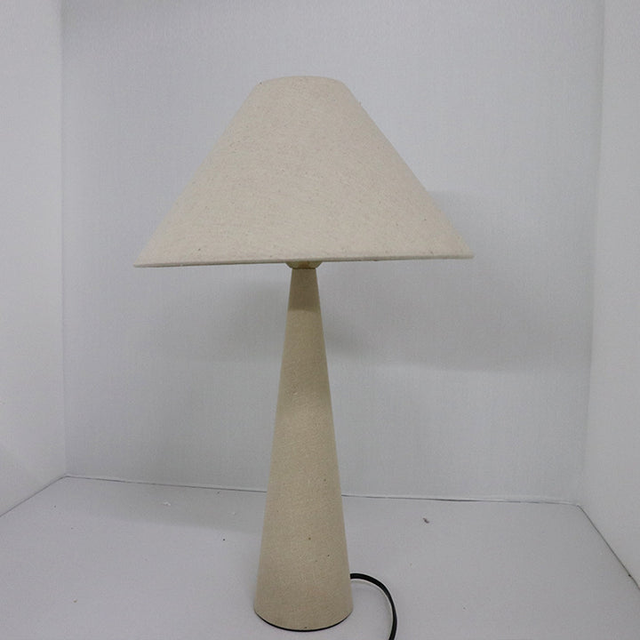 Moderne schlichte 1-flammige Tischlampe mit konischem Stoffschirm, Eisengestell und Säulenfuß fürs Schlafzimmer 