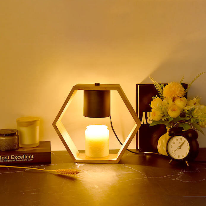 Zeitgenössische nordische sechseckige Tischlampe aus Holz und Metall mit 1 Flamme und schmelzendem Wachs für das Schlafzimmer 