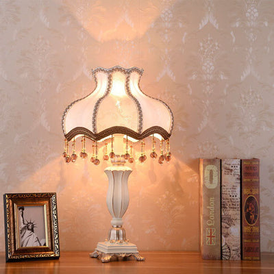 Modern European-style Fabric Petal-shaped 1-Light Table Lamp
