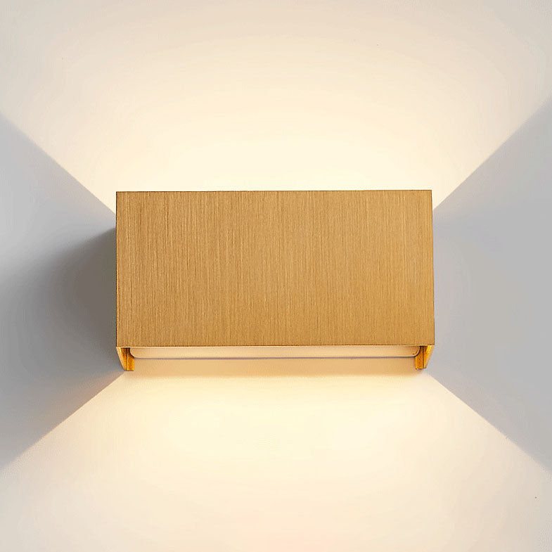 Moderne minimalistische LED-Lesewandleuchte aus Aluminium in quadratischer, flacher Form mit verstellbarem Lichtkegel für den Eingangsbereich 