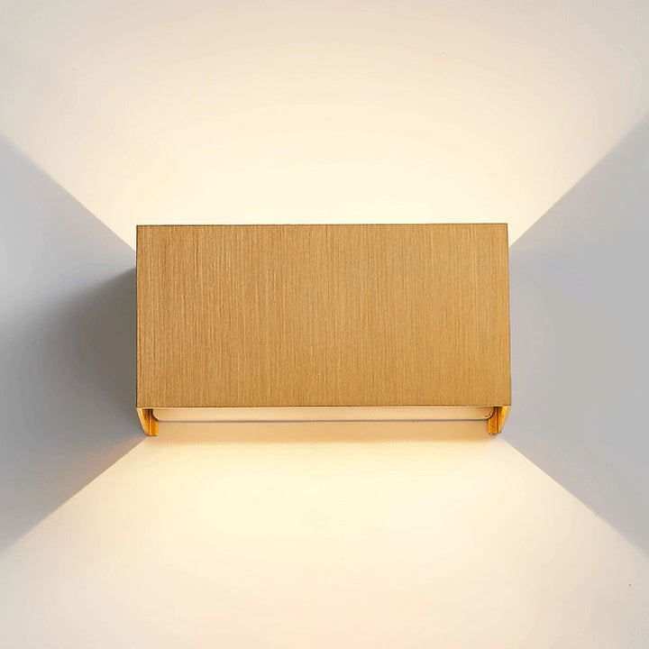 Moderne minimalistische LED-Lesewandleuchte aus Aluminium in quadratischer, flacher Form mit verstellbarem Lichtkegel für den Eingangsbereich 