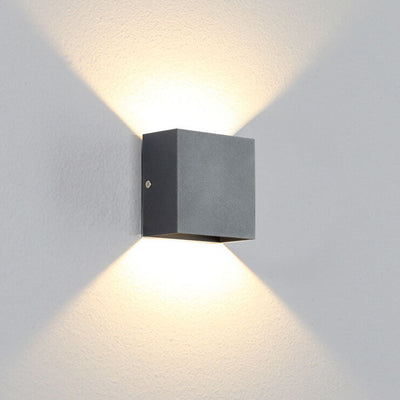 Moderne minimalistische quadratische LED-Wandleuchte aus Aluminium 