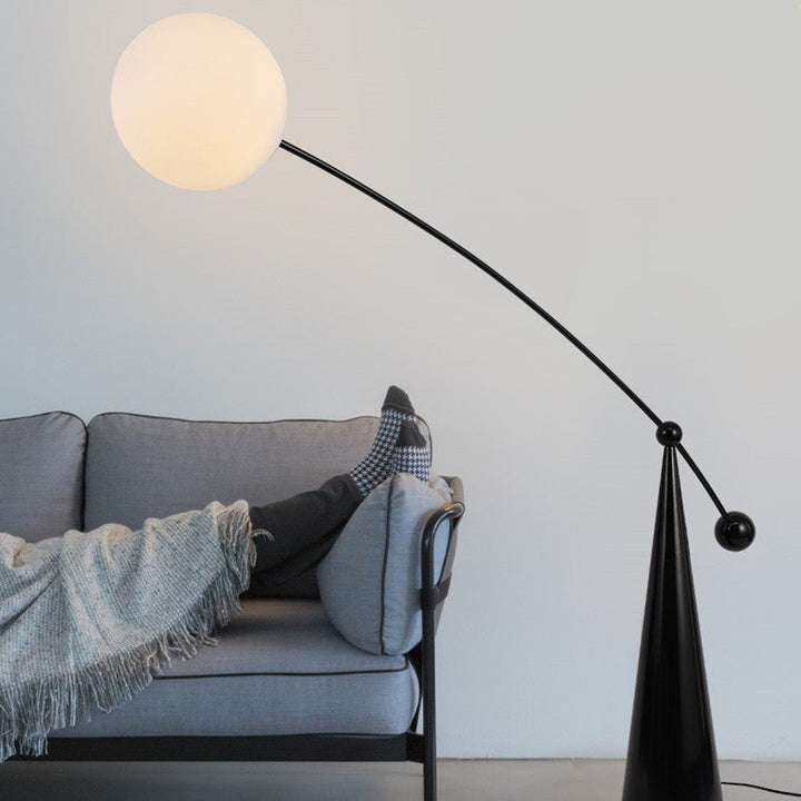 Zeitgenössische kreative konische Basis Angelrute Orb Eisen Glas 1-Licht Stehlampe für Wohnzimmer 