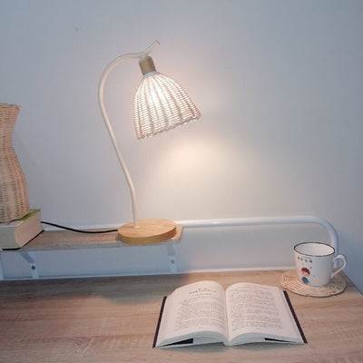 European Minimalist Pleated Solid Wood 1-Light Table Lamp