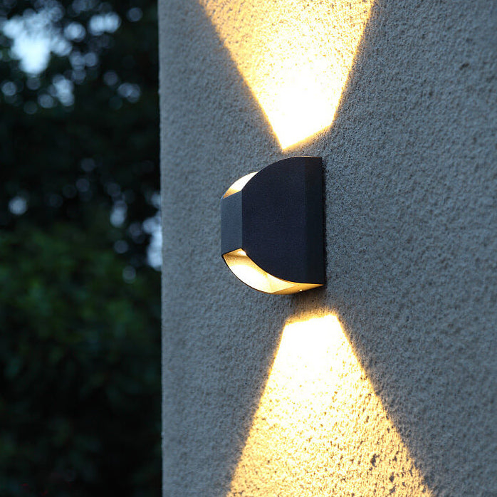 Lampe murale LED moderne minimaliste extérieure étanche carrée avec éclairage vers le haut et vers le bas 