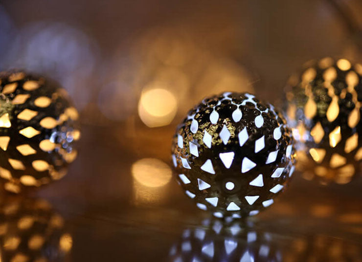 Solar-Lichterkette Marokkanische Kugel Bunte LED-Weihnachtslichter Eisenkugeln Dekoration Außenlichterkette 