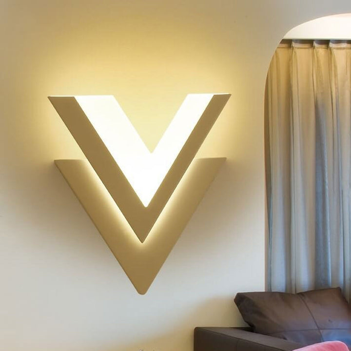 Aplique de pared LED en forma de V de hierro y acrílico de estilo minimalista moderno 