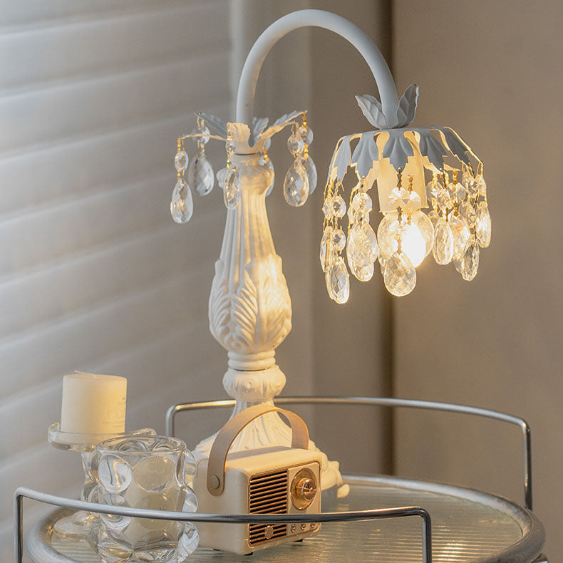 Lámpara de mesa de 1 luz con base tallada de hierro y cuentas de cristal chino tradicional para dormitorio 