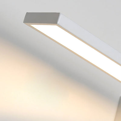 Moderne minimalistische LED-Wandleuchte mit langem Stab und quadratischem Sockel