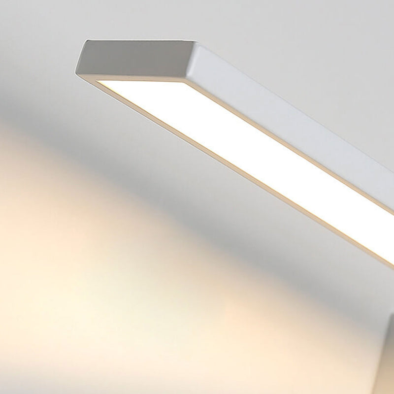 Moderne minimalistische LED-Wandleuchte mit langem Stab und quadratischem Sockel