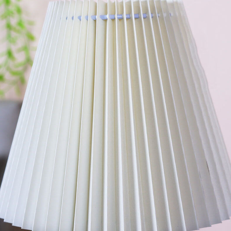 Lampe de table moderne minimaliste en tissu plissé en forme de cône avec matériel en cristal à 1 lumière 