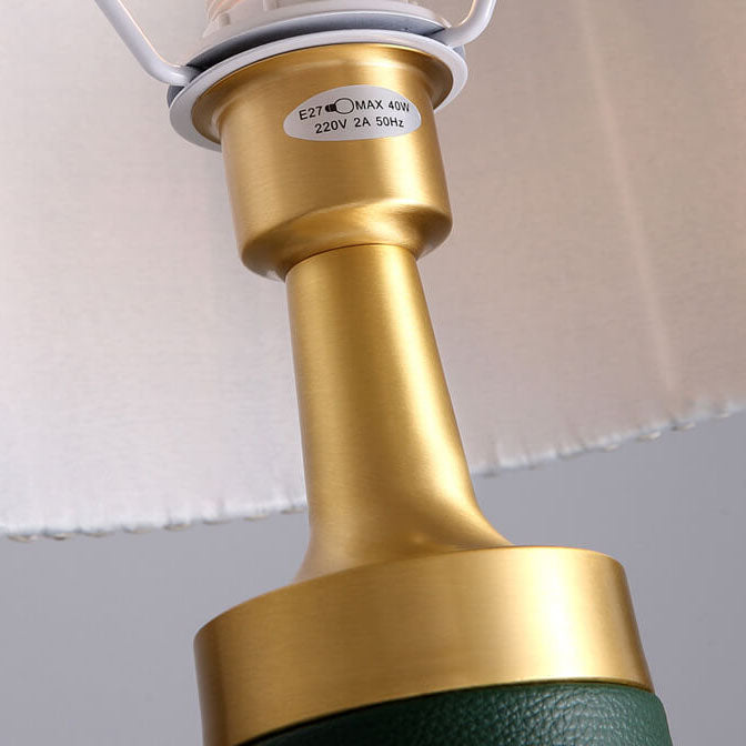 Lampe de table moderne avec abat-jour cylindrique en tissu de style transitionnel et base en cuir à 1 ampoule pour étude 