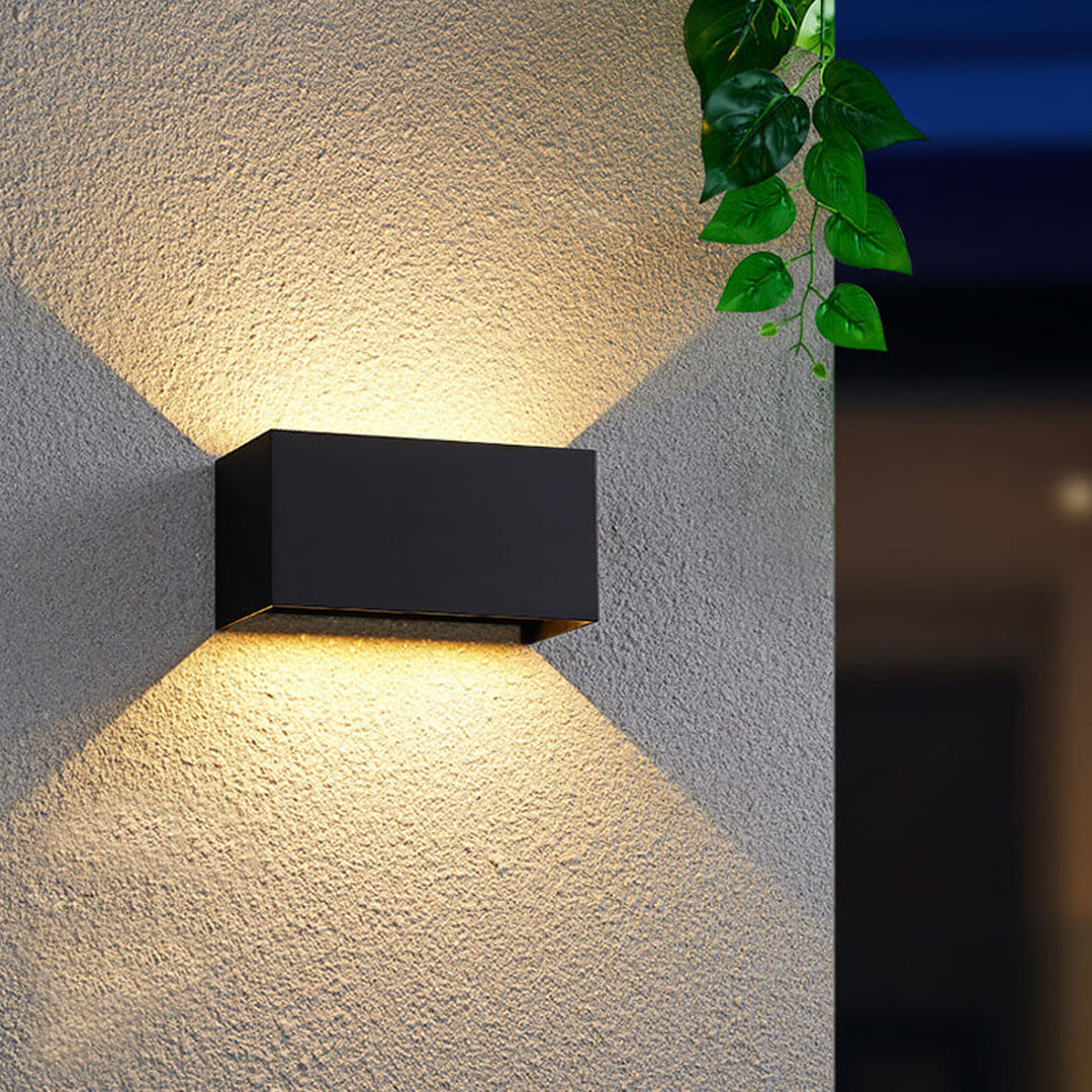 Moderne wasserdichte rechteckige LED-Außenwandleuchte mit Auf- und Abwärtsbeleuchtung 
