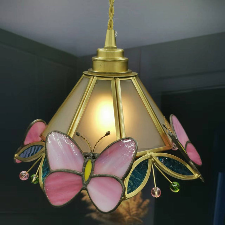 Moderne nordische 1-flammige Pendelleuchte aus Kupfer mit Schmetterlings-Buntglas in Kegelform für das Wohnzimmer 