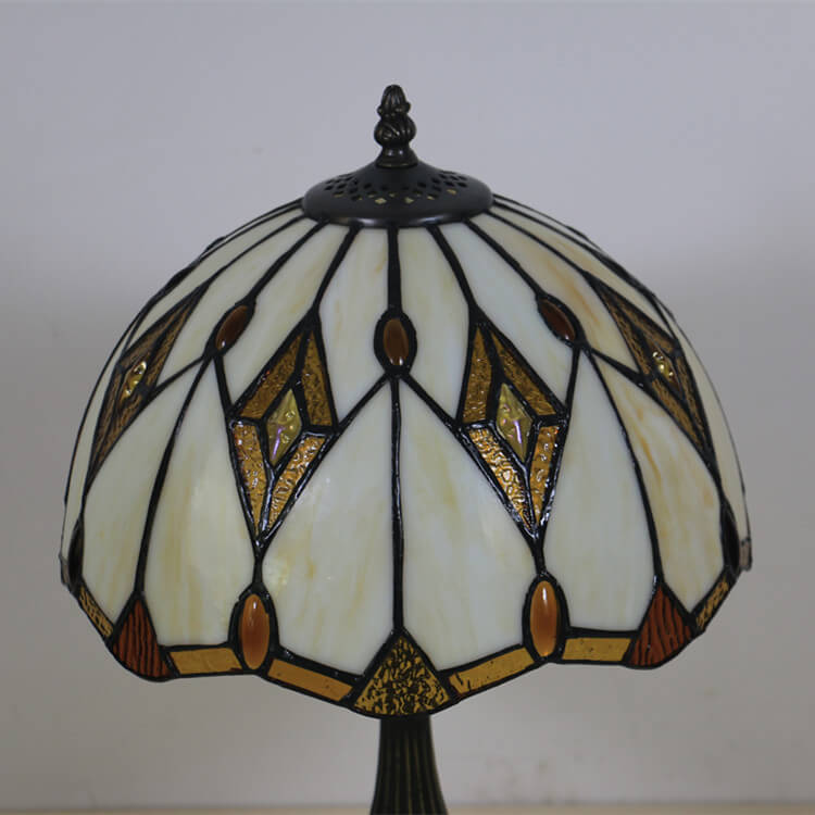 Traditionelle 1-flammige Tiffany-Tischlampe im Barockstil mit kuppelförmigem Schirm aus Buntglas und Gestell aus Zinklegierung für das Schlafzimmer 