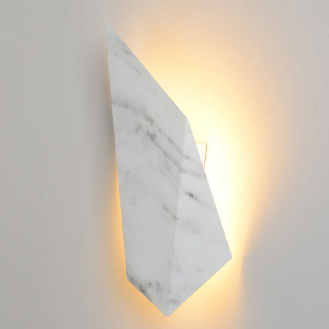 Aplique de pared LED contemporáneo nórdico de hierro con diseño geométrico de rombos para sala de estar y dormitorio 