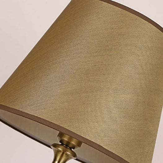 Traditionelle Vintage-Stehlampe mit Stoff-Kegelschirm und Metallgestell, 1-flammig, für das Schlafzimmer 