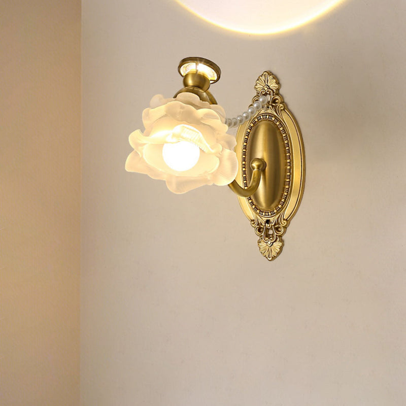 Traditionelle französische florale Messing-Glas-Wandleuchte mit 1 Licht für das Schlafzimmer 