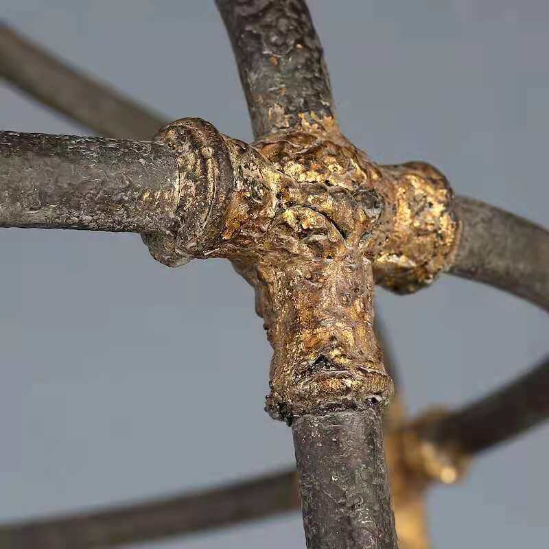 Rustikaler Vintage Kerzenhalter aus schwarzem Eisen mit 8-Licht-Kronleuchter