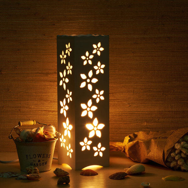 Lampe de table moderne et créative avec colonne carrée creusée à 1 lumière 