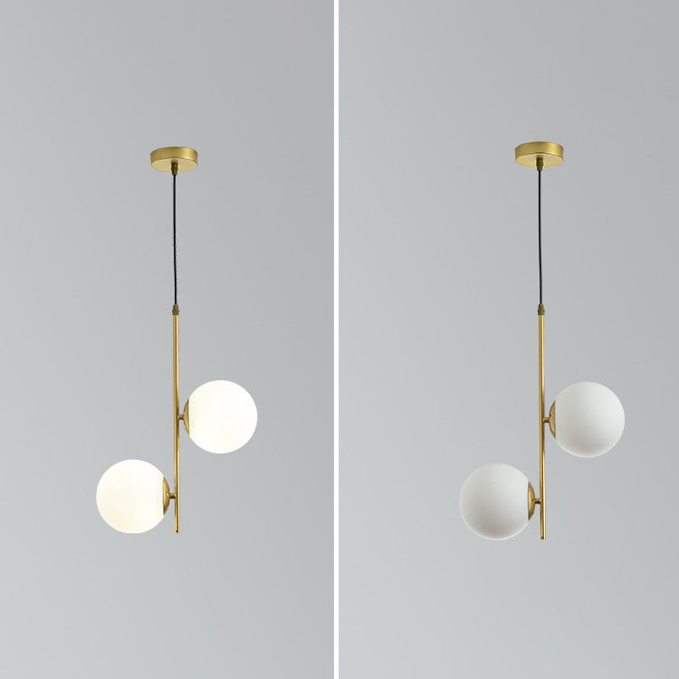 Moderner minimalistischer 2-flammiger Kronleuchter mit rundem Glaskugel- und Astdesign aus Eisen für das Wohnzimmer 