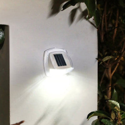 Aplique de pared con lámpara LED triangular impermeable solar para exteriores 