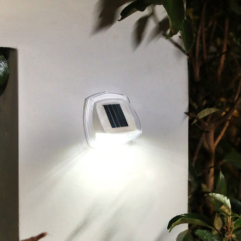 Aplique de pared con lámpara LED triangular impermeable solar para exteriores 