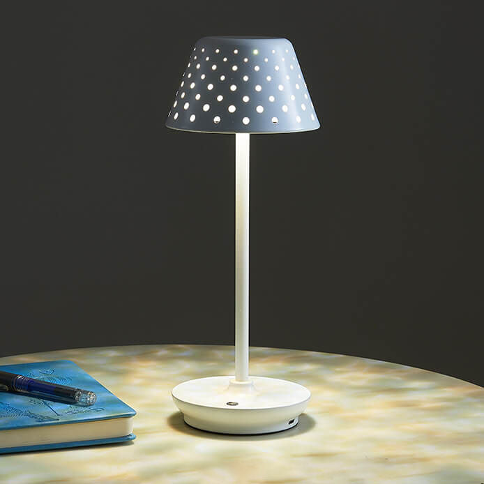 Lampe de table LED alimentée par USB en fer forgé perforé minimaliste moderne 