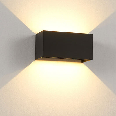 Moderne wasserdichte rechteckige LED-Wandleuchte für den Außenbereich, die nach oben und unten beleuchtet wird