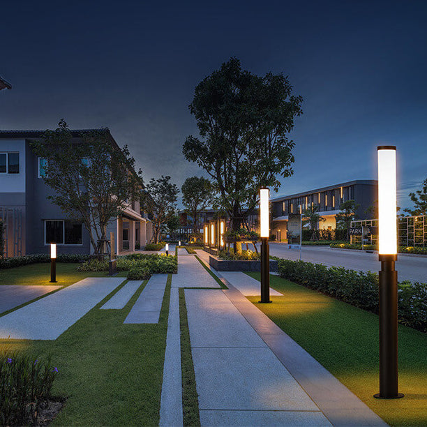 Moderne Acryl wasserdichte kreative Lippenstift-Design LED Outdoor Rasen Stehlampe 