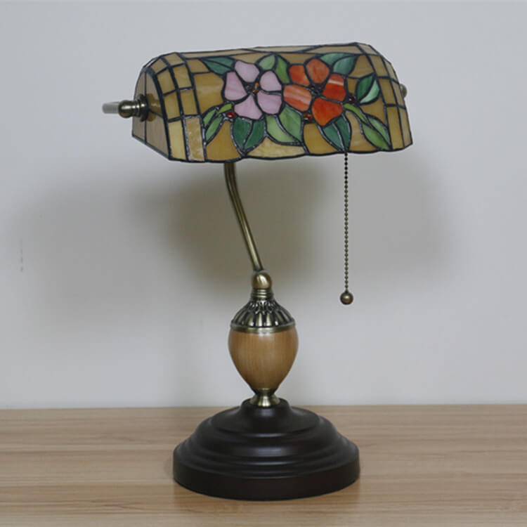 Europäische Tiffany-Blumen-Glas 1-Licht Banker Tischlampe 